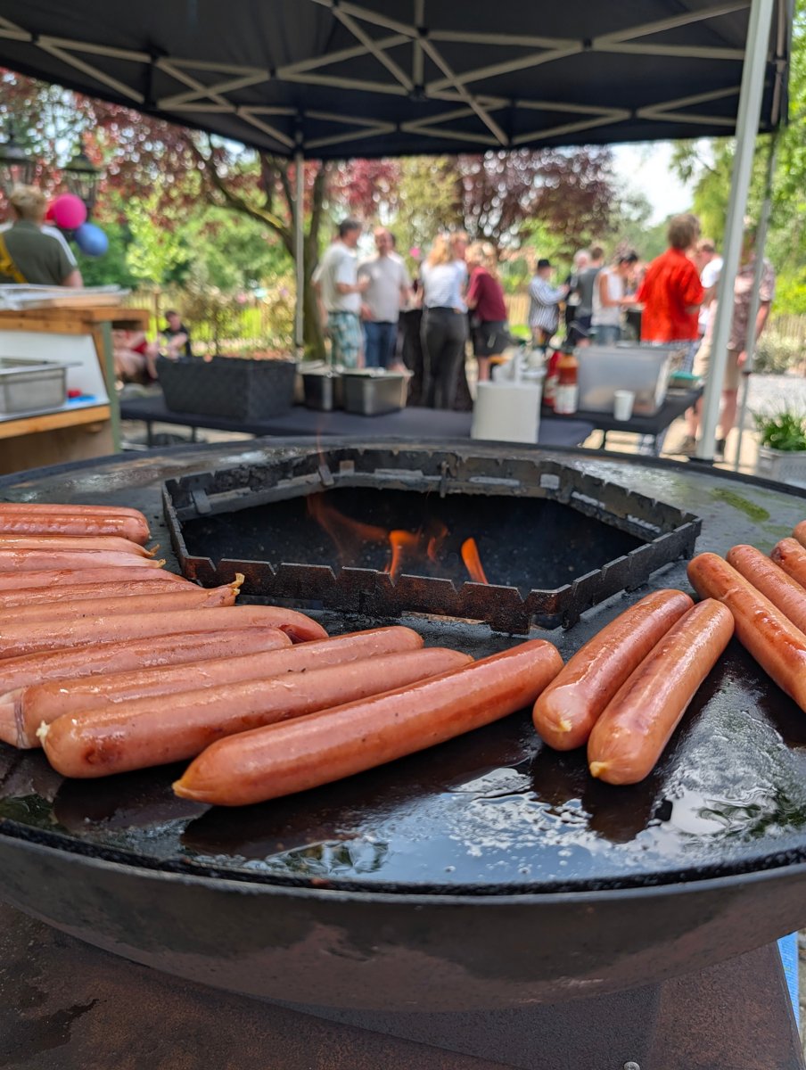 Gerechten op de grillring bij een evenement